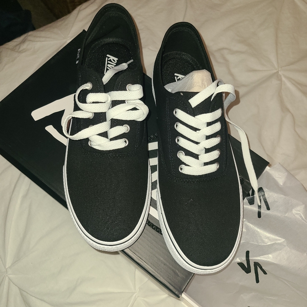 NWT Rival Trips Shoes